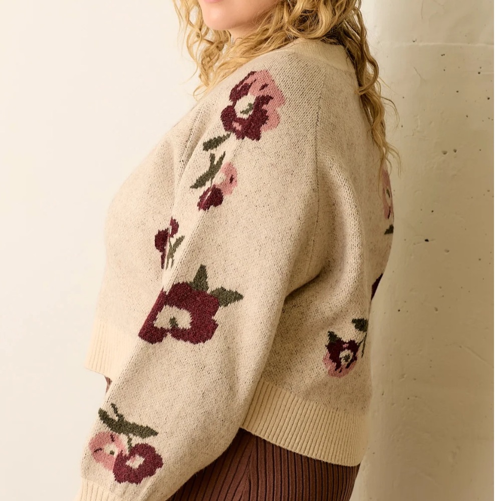 NWT POLAGRAM PRINTED FLORAL SWEATER